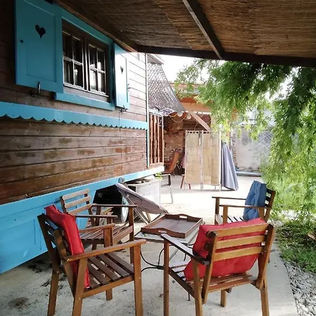 La Roulotte Des Carpates مكان تخييم غايلاك